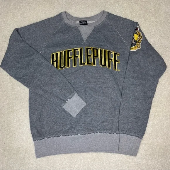 Harry Potter Hufflepuff House Sweatshirt and Socks Bundle - Picture 2 of 8